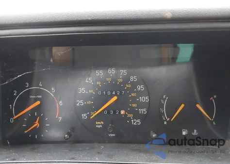 1992 Saab 900 S z USA, uszkodzony, nr VIN YS3AK45E8N2018020